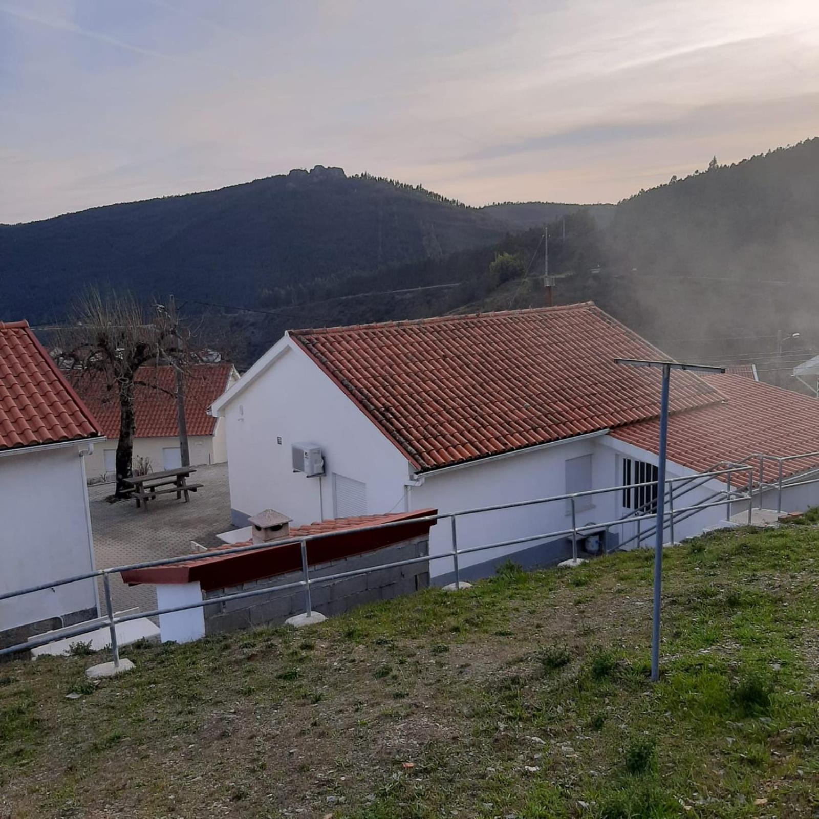 Casa Rural "A Escola" - Meas, Pampilhosa Da Serra Extérieur photo